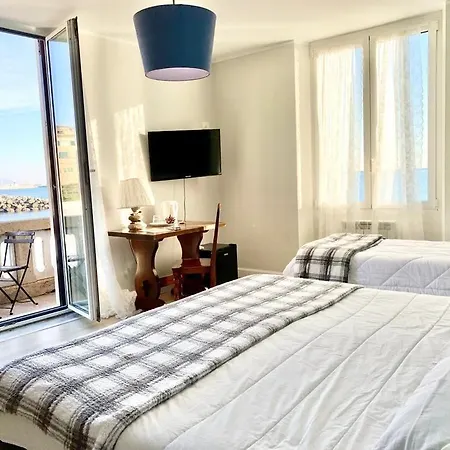 Castello Miramare 3* جنوة