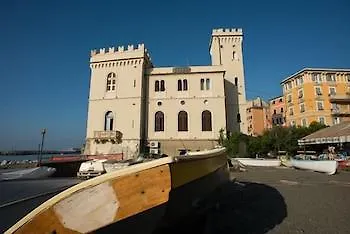 Castello Miramare فندق 3*